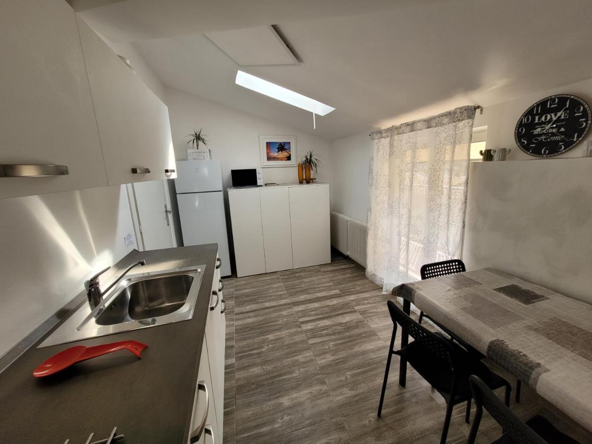 Villa Sonia Apartment & Rooms لينانو سابيادورو المظهر الخارجي الصورة